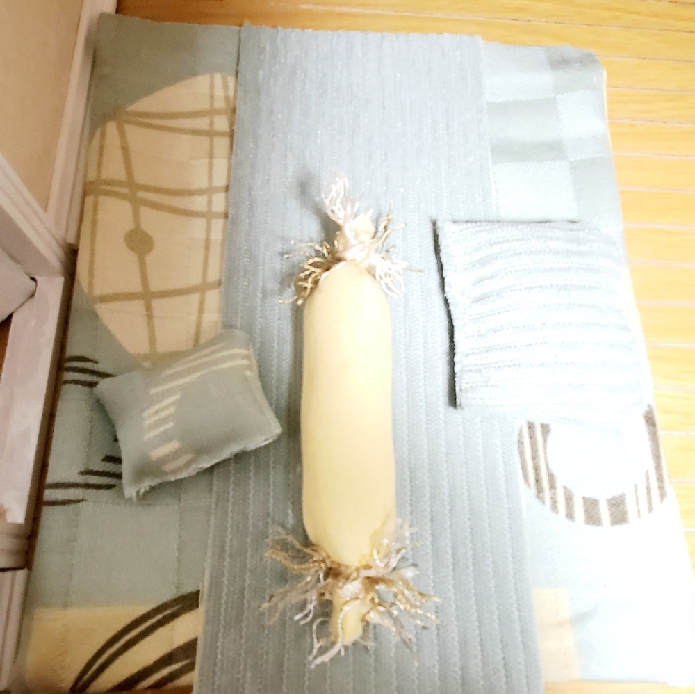Dollhouse Miniature Bedding - Picture 9 of 13